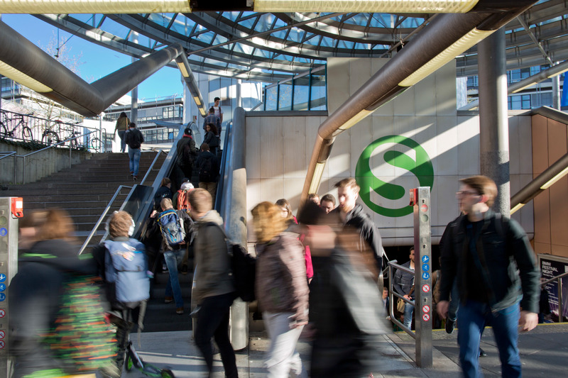 Students at the S-Bahn station 